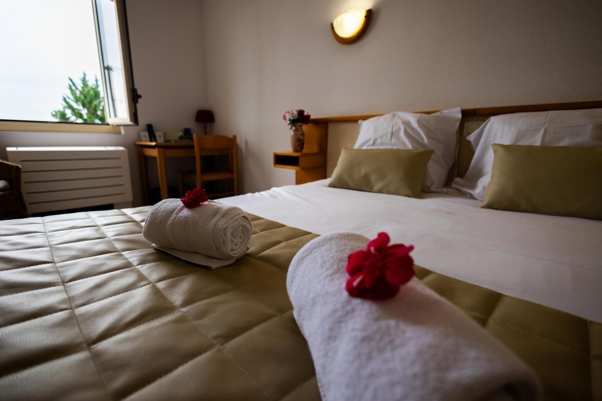 Logis Des Cretes De Pignols Hotel Moissac Exterior photo