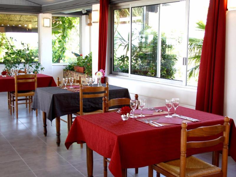 Logis Des Cretes De Pignols Hotel Moissac Exterior photo